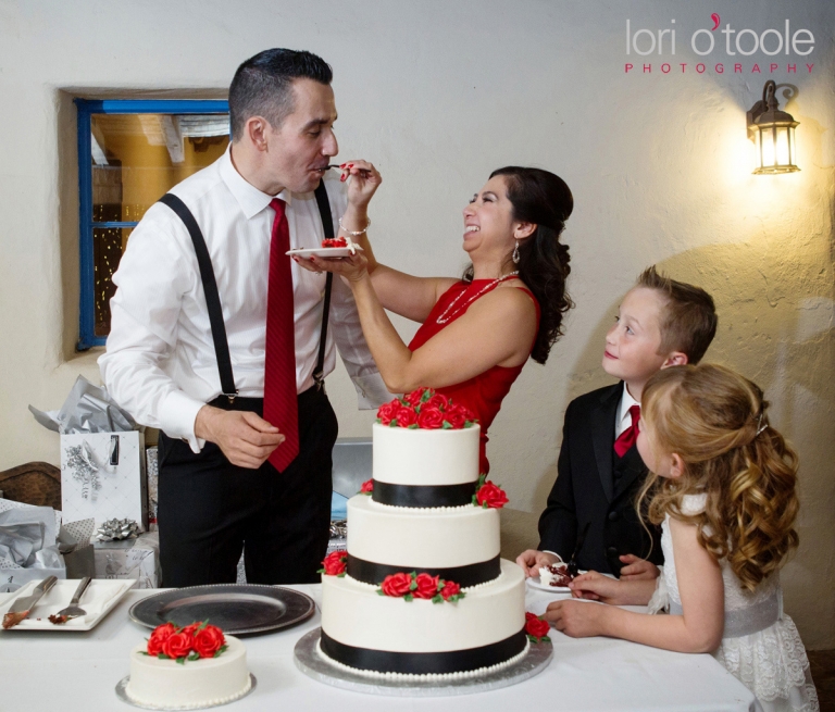 Tohono Chul wedding; wedding cake; Victoria and Tim